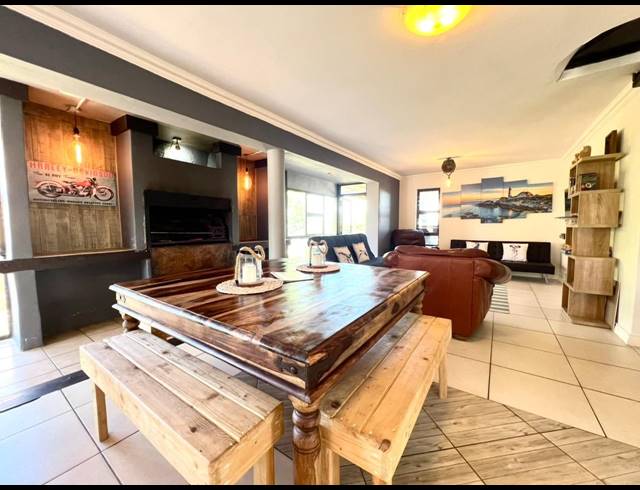 5 BEDROOM HOUSE FOR SALE IN PARADISE BEACH